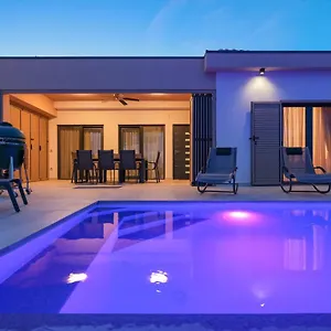 Premium Nessi With Pool & Seaview Vir